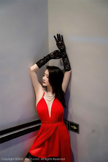 丰满空姐大尺度写真海报