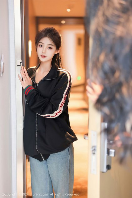 帮女友自慰一直叫海报