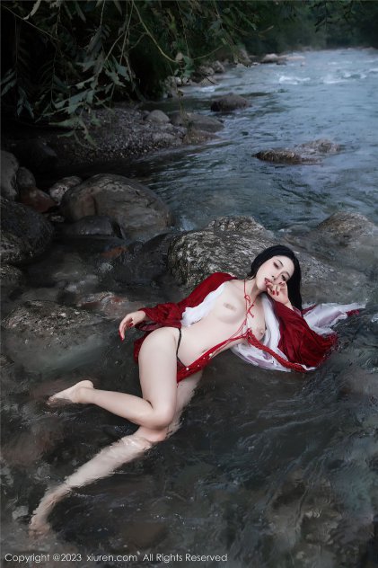 黄色网站八月海报